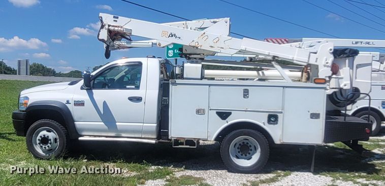image for item LM9730 2009 Dodge Ram 5500HD  bucket truck