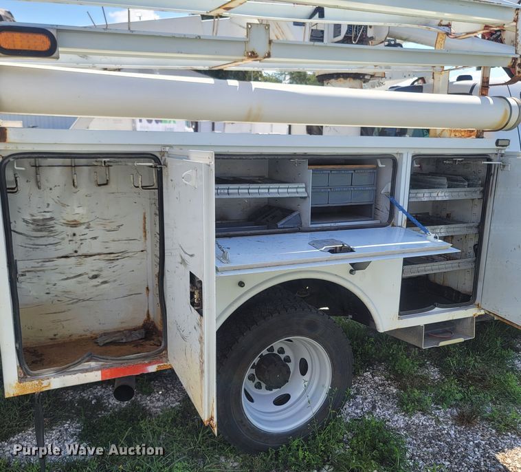 image for item LM9730 2009 Dodge Ram 5500HD  bucket truck