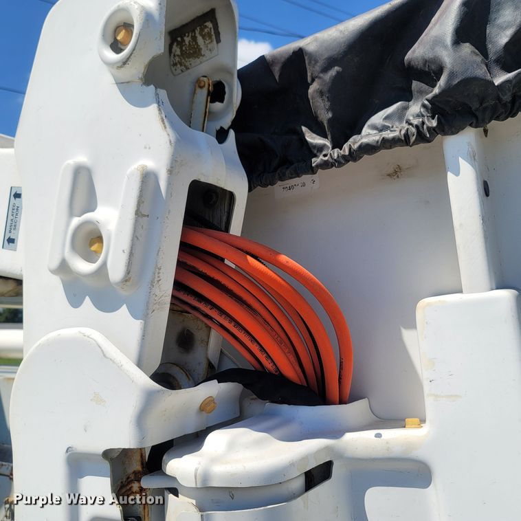 image for item LM9730 2009 Dodge Ram 5500HD  bucket truck