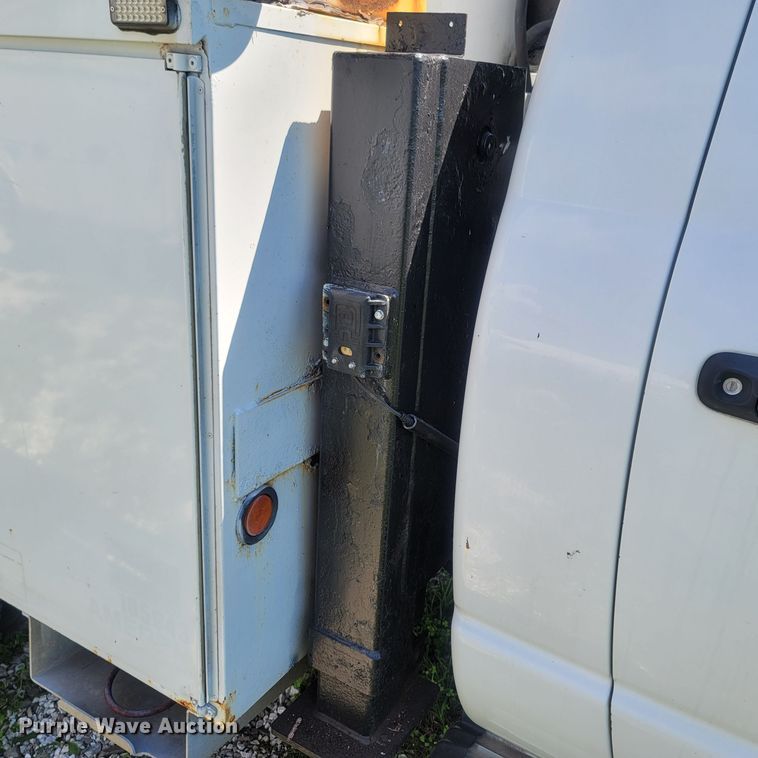 image for item LM9730 2009 Dodge Ram 5500HD  bucket truck