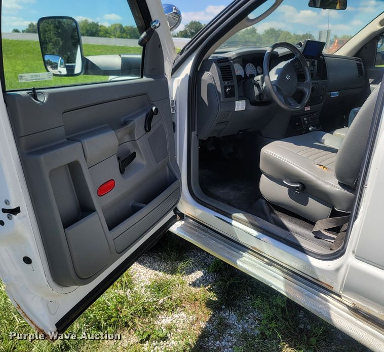 image for item LM9730 2009 Dodge Ram 5500HD  bucket truck