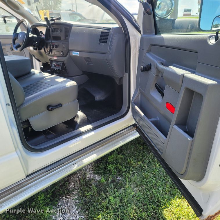 image for item LM9730 2009 Dodge Ram 5500HD  bucket truck