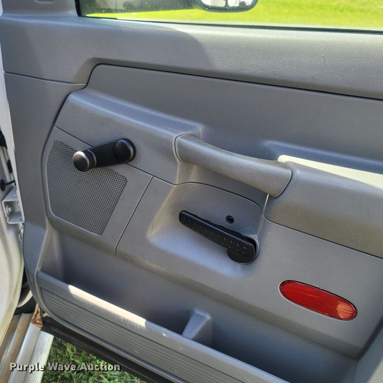 image for item LM9730 2009 Dodge Ram 5500HD  bucket truck