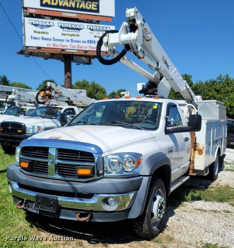 image for item LM9731 2008 Dodge Ram 5500HD  bucket truck