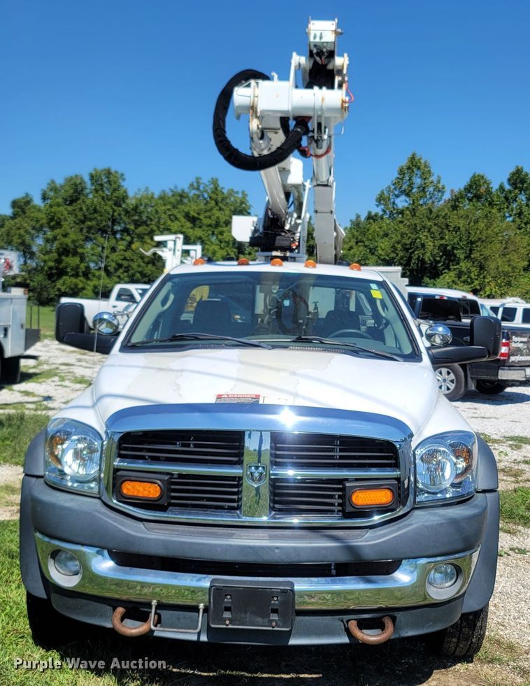 image for item LM9731 2008 Dodge Ram 5500HD  bucket truck