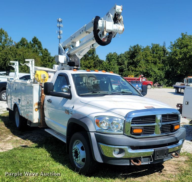 image for item LM9731 2008 Dodge Ram 5500HD  bucket truck