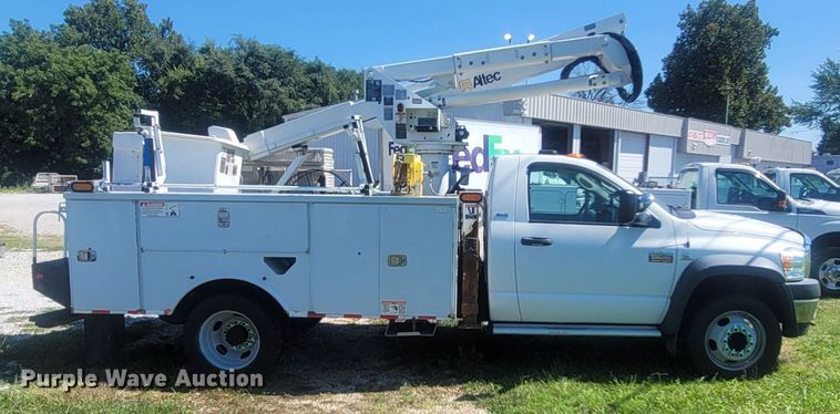 image for item LM9731 2008 Dodge Ram 5500HD  bucket truck