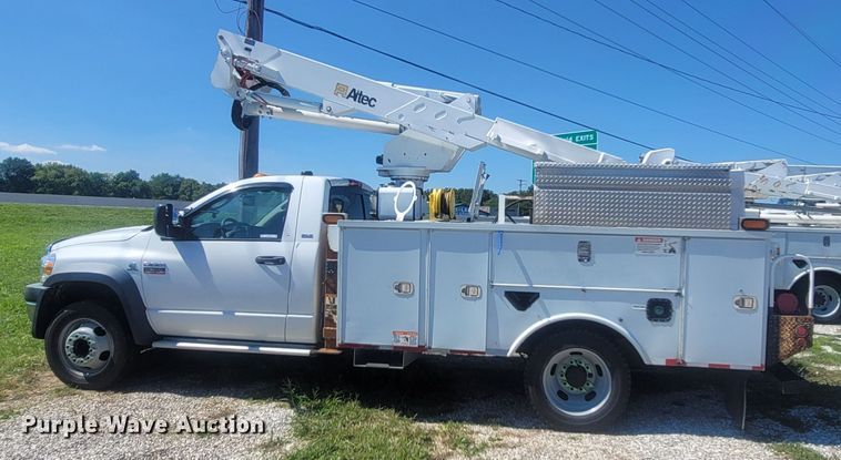 image for item LM9731 2008 Dodge Ram 5500HD  bucket truck