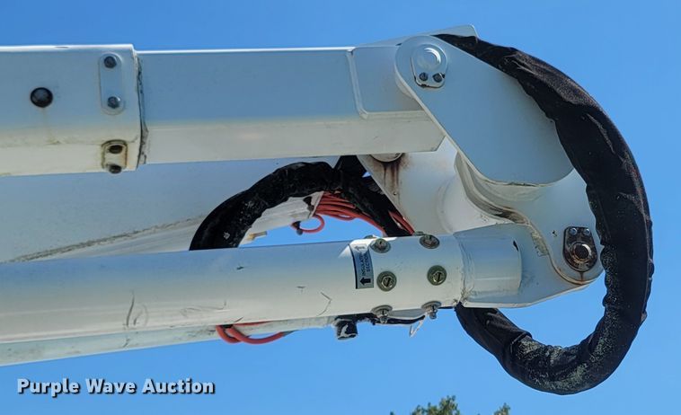 image for item LM9731 2008 Dodge Ram 5500HD  bucket truck