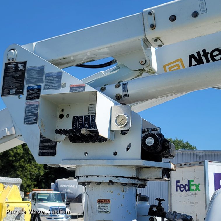 image for item LM9731 2008 Dodge Ram 5500HD  bucket truck