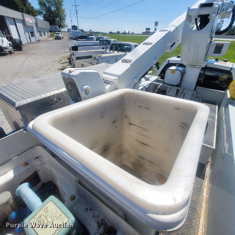 image for item LM9731 2008 Dodge Ram 5500HD  bucket truck