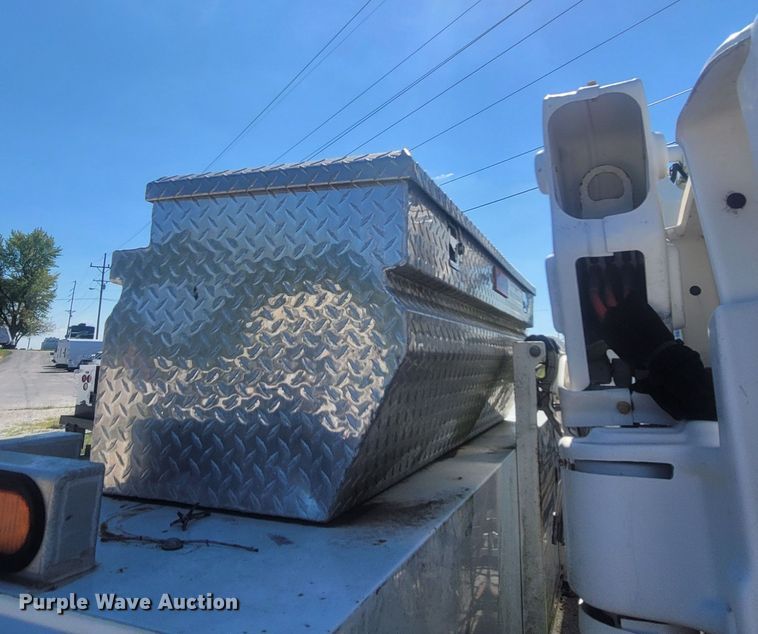 image for item LM9731 2008 Dodge Ram 5500HD  bucket truck