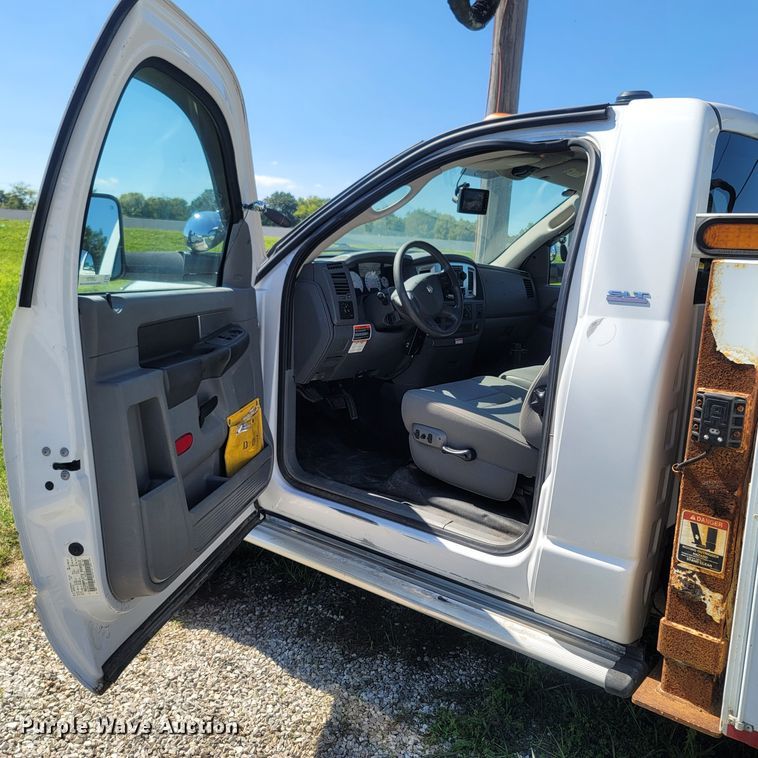 image for item LM9731 2008 Dodge Ram 5500HD  bucket truck