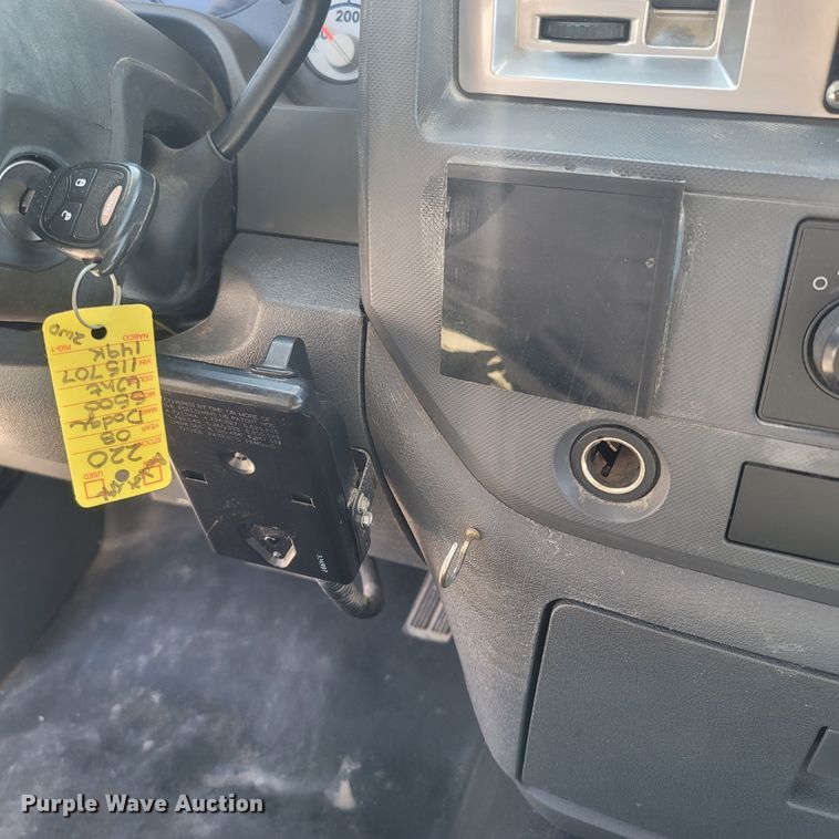 image for item LM9731 2008 Dodge Ram 5500HD  bucket truck