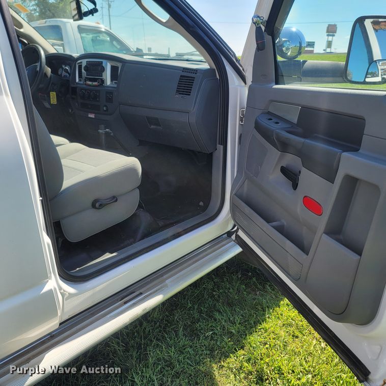 image for item LM9731 2008 Dodge Ram 5500HD  bucket truck