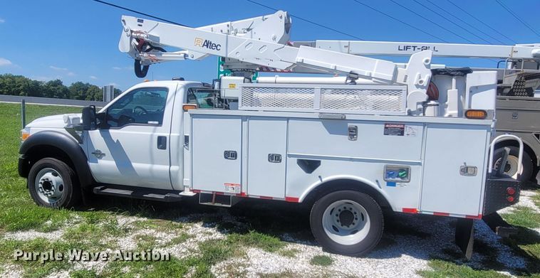 image for item LM9732 2011 Ford F550 Super Duty XL  bucket truck