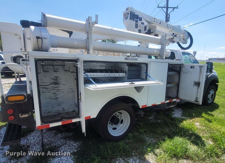 image for item LM9732 2011 Ford F550 Super Duty XL  bucket truck