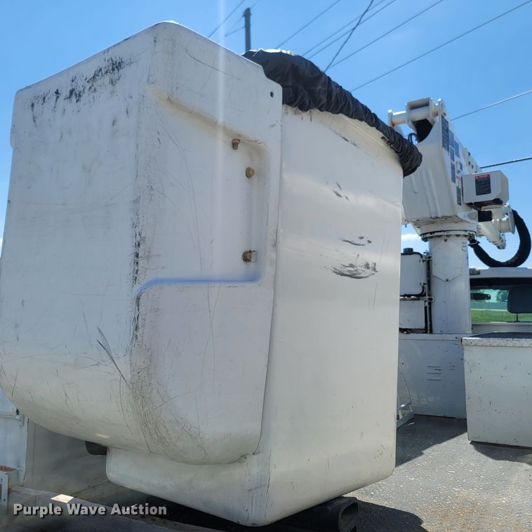 image for item LM9732 2011 Ford F550 Super Duty XL  bucket truck