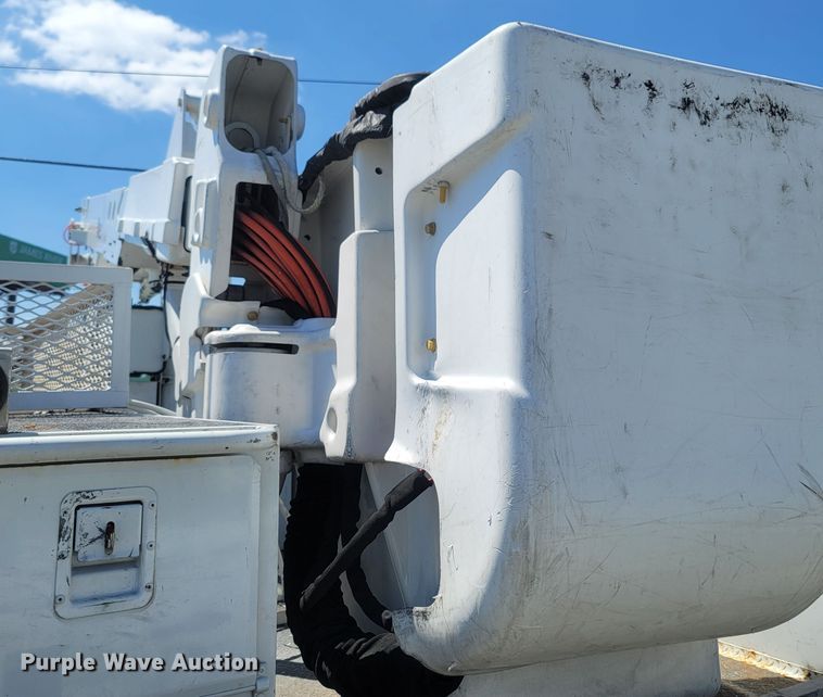 image for item LM9732 2011 Ford F550 Super Duty XL  bucket truck