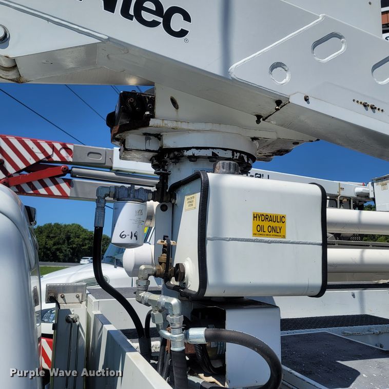 image for item LM9732 2011 Ford F550 Super Duty XL  bucket truck