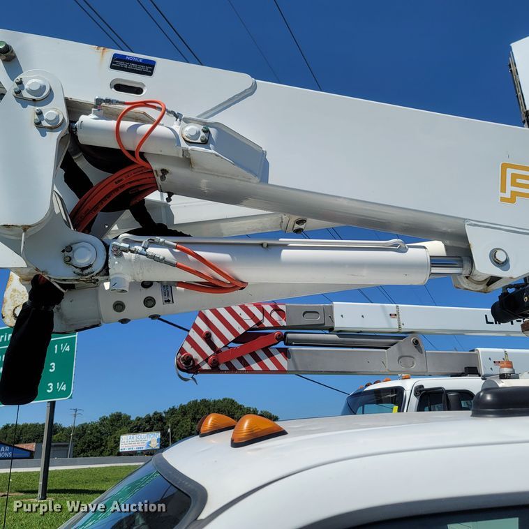 image for item LM9732 2011 Ford F550 Super Duty XL  bucket truck