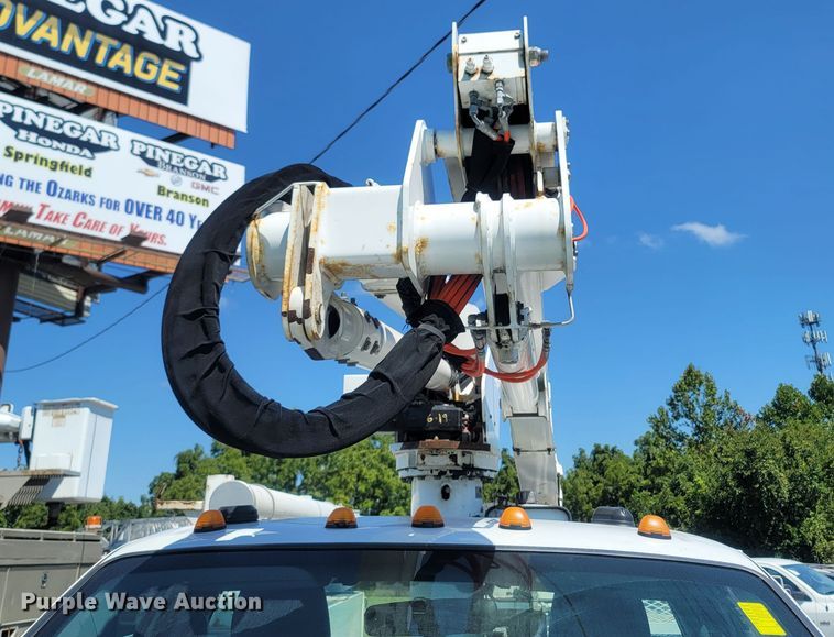 image for item LM9732 2011 Ford F550 Super Duty XL  bucket truck