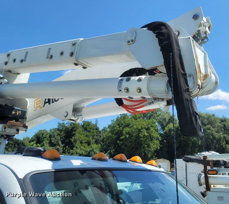image for item LM9732 2011 Ford F550 Super Duty XL  bucket truck