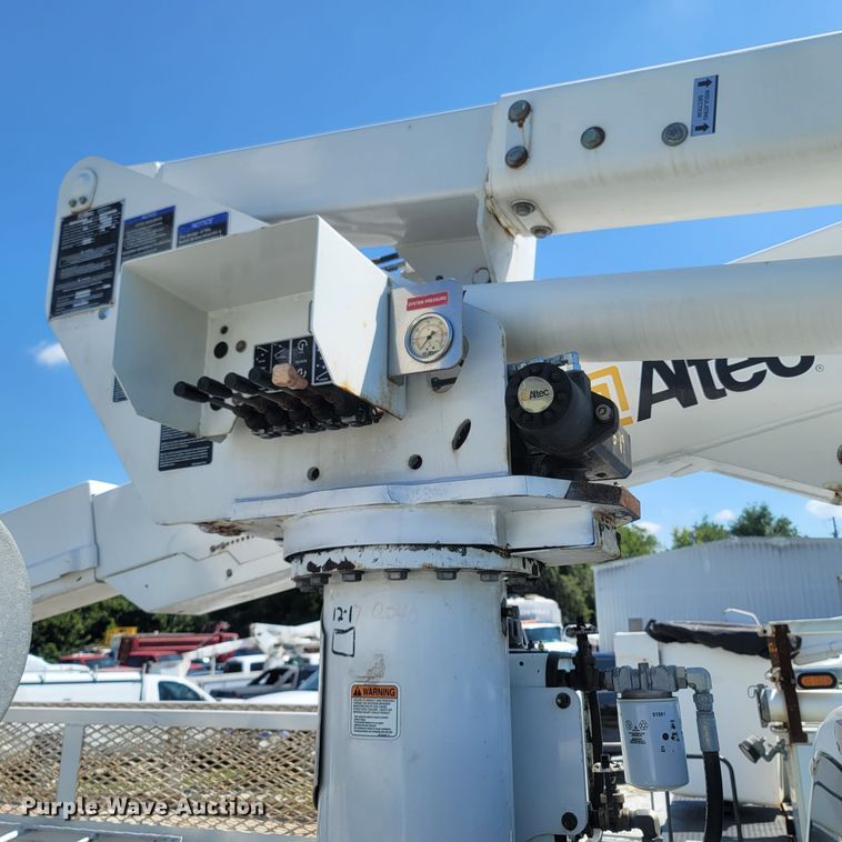 image for item LM9732 2011 Ford F550 Super Duty XL  bucket truck