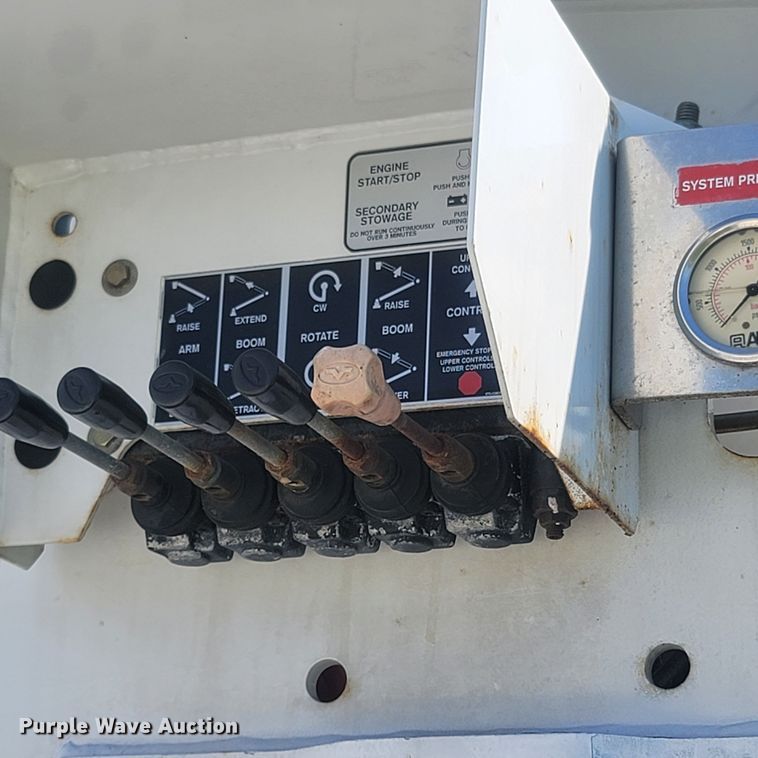 image for item LM9732 2011 Ford F550 Super Duty XL  bucket truck