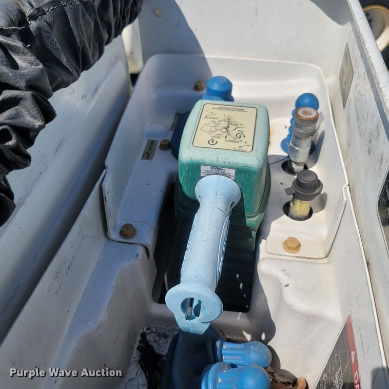 image for item LM9732 2011 Ford F550 Super Duty XL  bucket truck