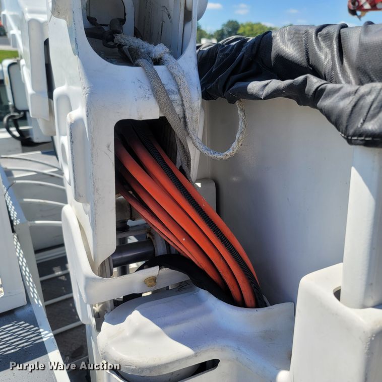 image for item LM9732 2011 Ford F550 Super Duty XL  bucket truck