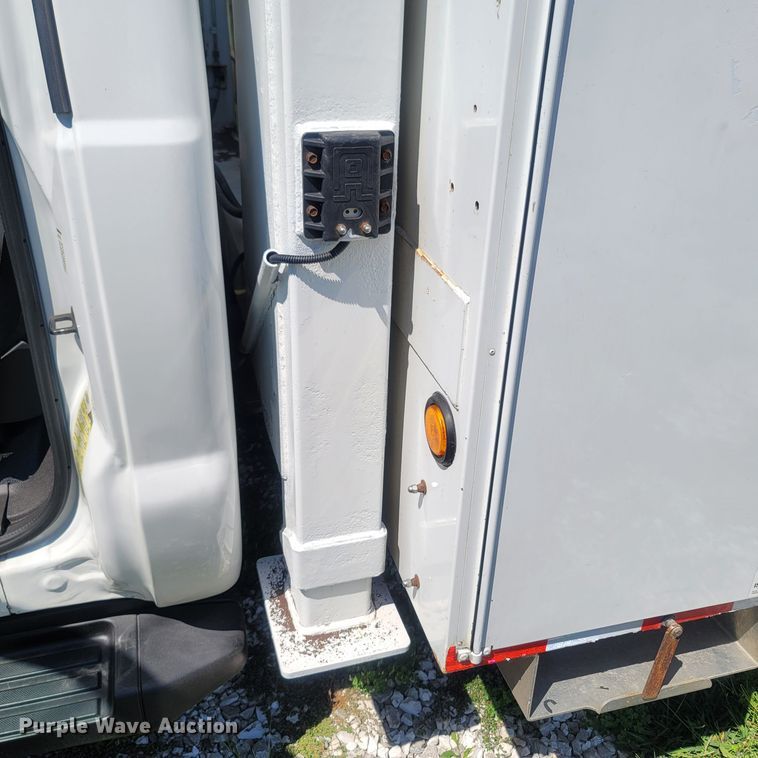 image for item LM9732 2011 Ford F550 Super Duty XL  bucket truck