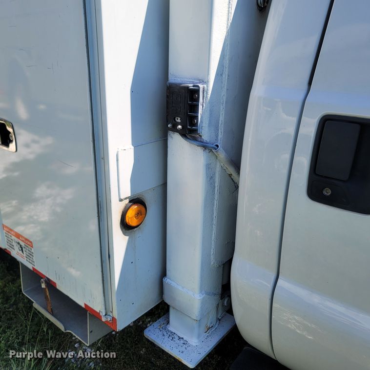 image for item LM9732 2011 Ford F550 Super Duty XL  bucket truck