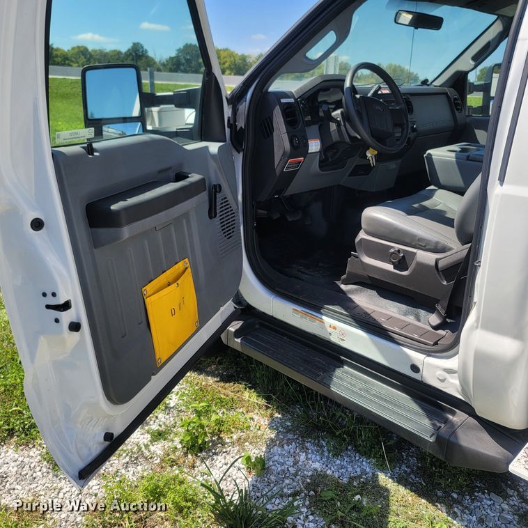 image for item LM9732 2011 Ford F550 Super Duty XL  bucket truck