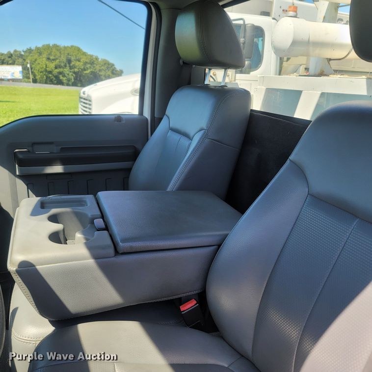 image for item LM9732 2011 Ford F550 Super Duty XL  bucket truck