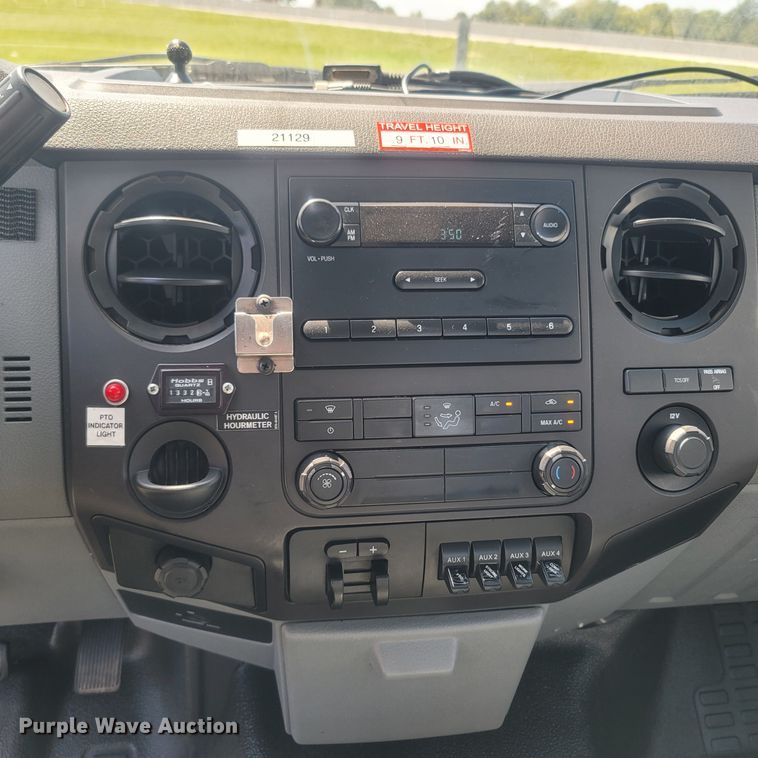 image for item LM9732 2011 Ford F550 Super Duty XL  bucket truck