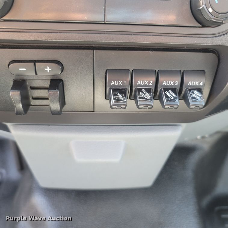 image for item LM9732 2011 Ford F550 Super Duty XL  bucket truck