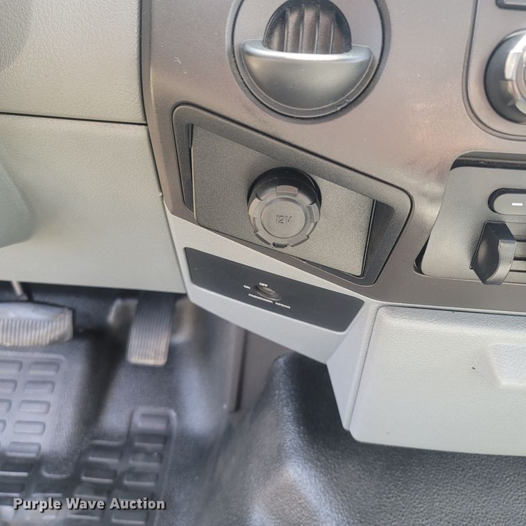 image for item LM9732 2011 Ford F550 Super Duty XL  bucket truck