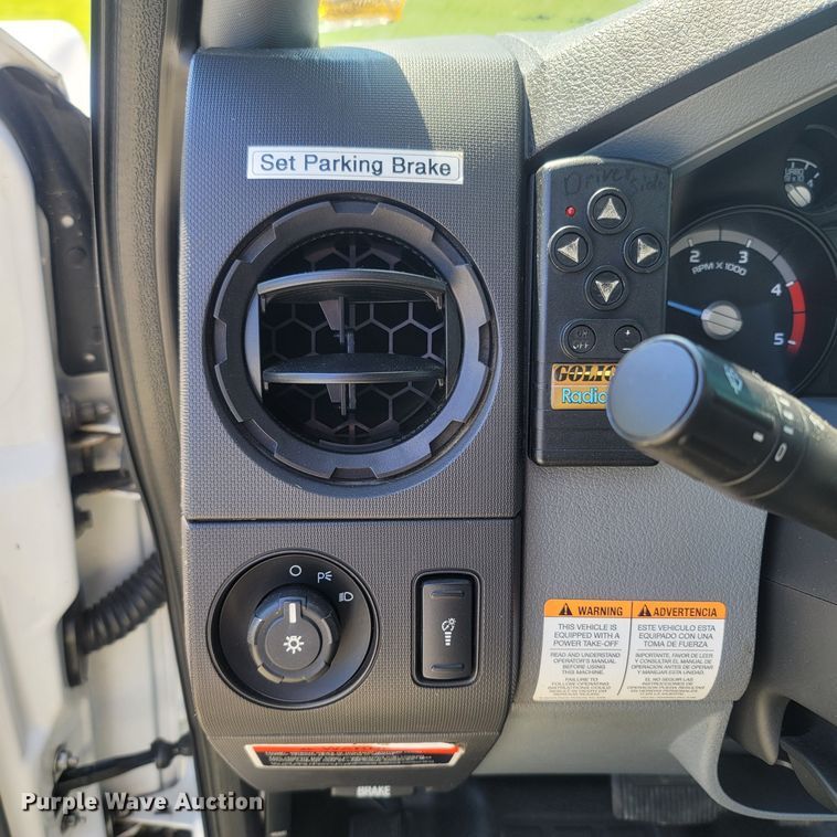 image for item LM9732 2011 Ford F550 Super Duty XL  bucket truck