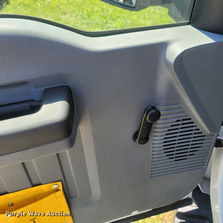 image for item LM9732 2011 Ford F550 Super Duty XL  bucket truck