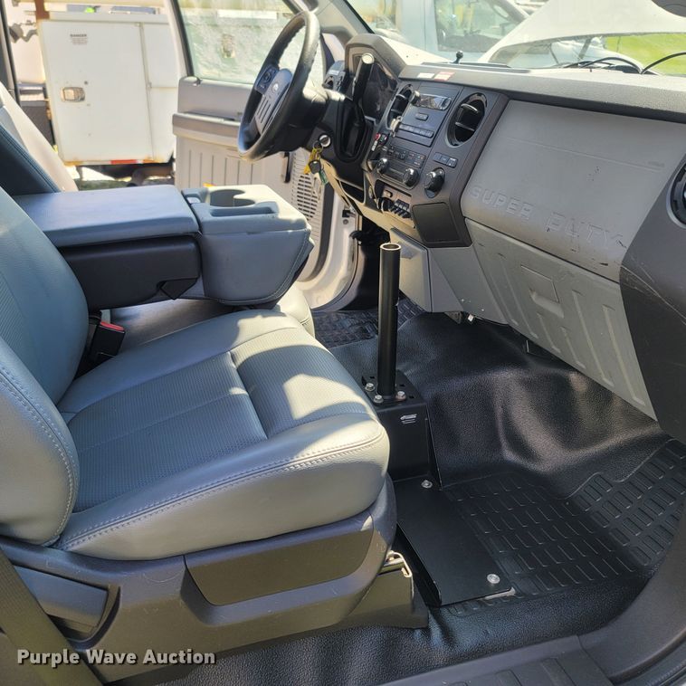 image for item LM9732 2011 Ford F550 Super Duty XL  bucket truck