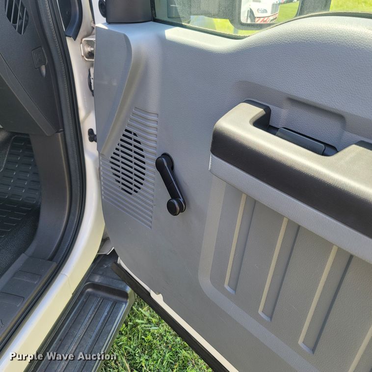 image for item LM9732 2011 Ford F550 Super Duty XL  bucket truck