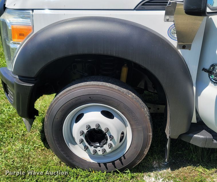 image for item LM9732 2011 Ford F550 Super Duty XL  bucket truck