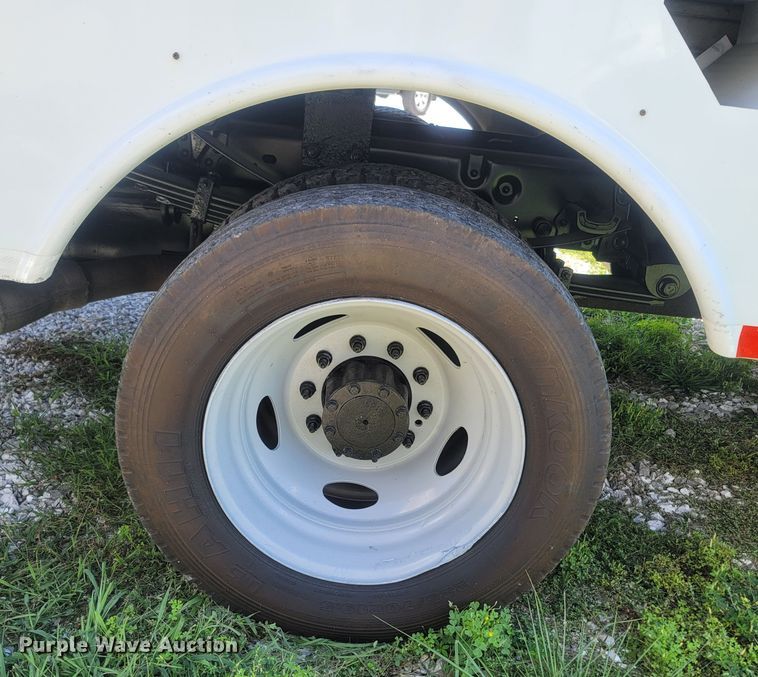 image for item LM9732 2011 Ford F550 Super Duty XL  bucket truck