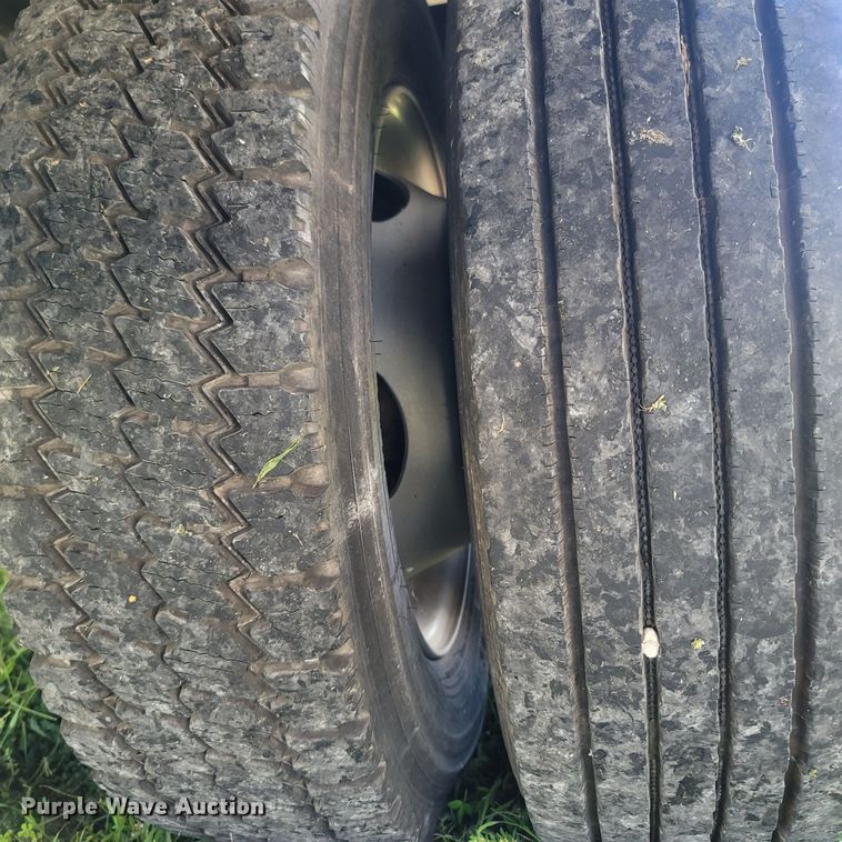 image for item LM9732 2011 Ford F550 Super Duty XL  bucket truck