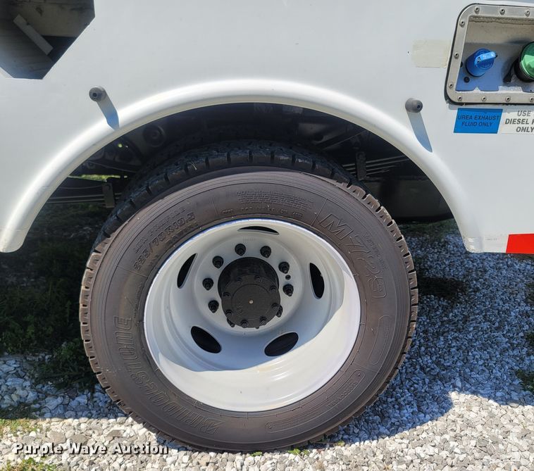 image for item LM9732 2011 Ford F550 Super Duty XL  bucket truck