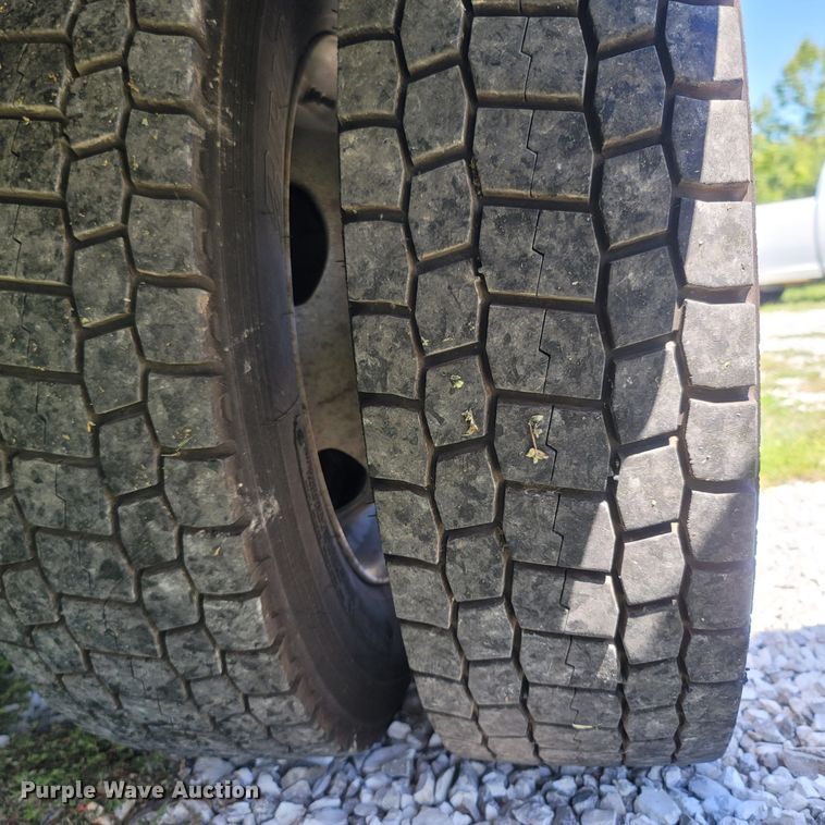 image for item LM9732 2011 Ford F550 Super Duty XL  bucket truck