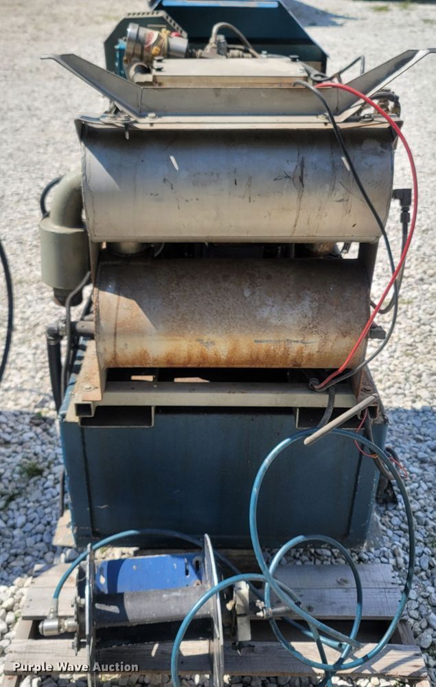 image for item LM9741 Commander White Magic H.O  carpet extractor/cleaner