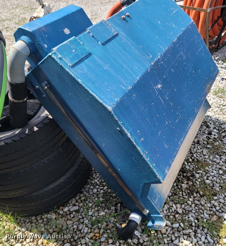 image for item LM9741 Commander White Magic H.O  carpet extractor/cleaner