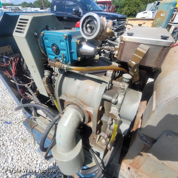 image for item LM9741 Commander White Magic H.O  carpet extractor/cleaner